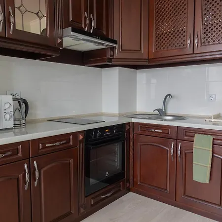 в центъра на *